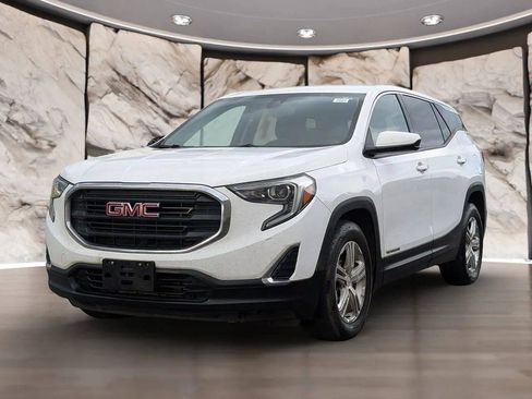 Used 2020 GMC Terrain SLE w/ LPO, Floor Liner Package FWD image 2