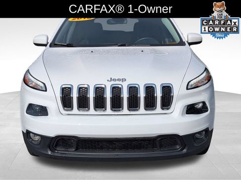 Used 2015 Jeep Cherokee Latitude w/ Cold Weather Group FWD image 3