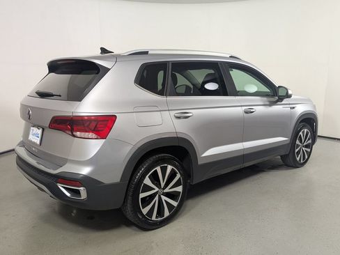 Used 2024 Volkswagen Taos SE FWD image 7