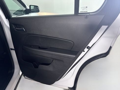 Used 2017 Chevrolet Equinox LS FWD image 27
