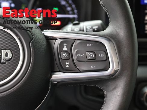 Used 2025 Jeep Wrangler Unlimited Sahara AWD/4WD image 16