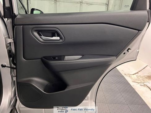 Used 2025 Nissan Rogue SV FWD image 33