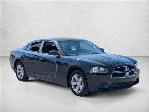 Used 2014 Dodge Charger SE image 3