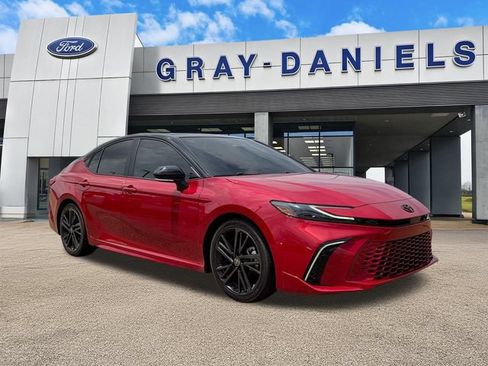 Used 2025 Toyota Camry XSE FWD image 1