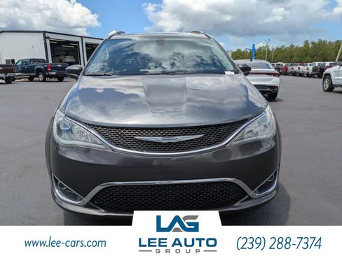 Used 2019 Chrysler Pacifica Touring-L FWD image 8