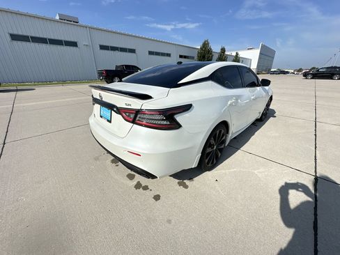 Used 2022 Nissan Maxima SR w/ Sport Mat Group FWD image 14