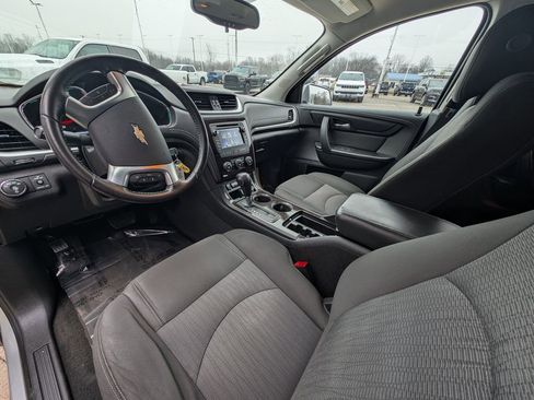 Used 2015 Chevrolet Traverse LT w/ Style and Technology Package image 2