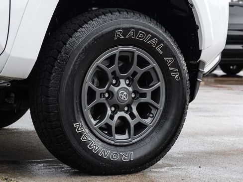 Used 2018 Toyota Tacoma SR5 RWD image 55