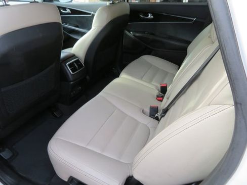 Used 2016 Kia Sorento LX w/ LX Convenience Package image 21
