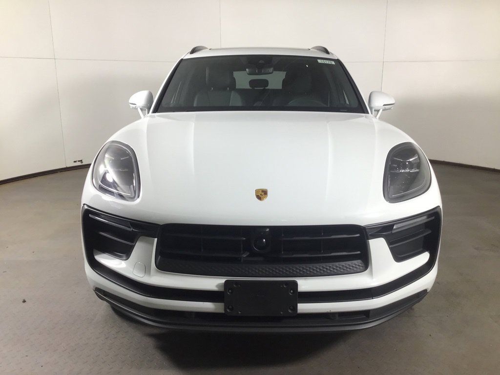 Certified 2026 Porsche Macan AWD/4WD image 10