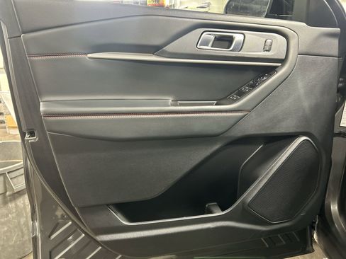 Used 2025 Ford Explorer ST-Line w/ ST-Line Street Pack image 24