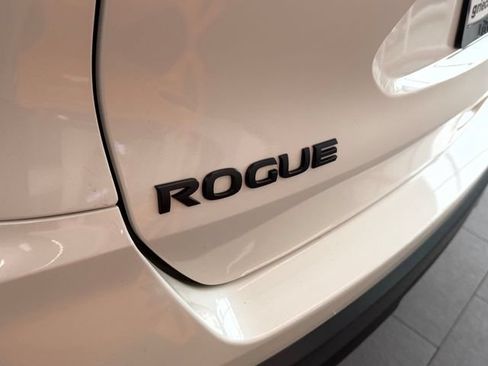 Used 2018 Nissan Rogue SV AWD/4WD image 12