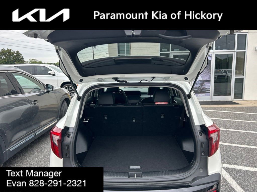 Used 2025 Kia Seltos EX w/ EX Sunroof Package FWD image 11