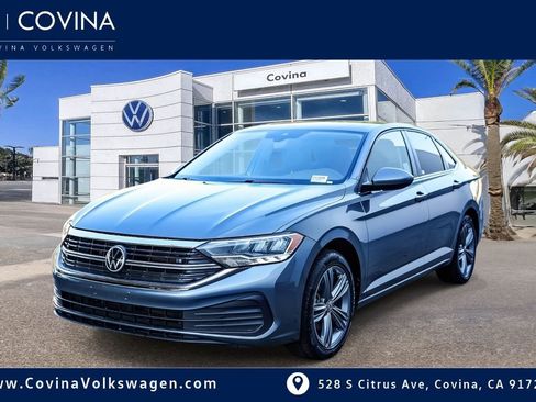 Used 2022 Volkswagen Jetta SE image 3