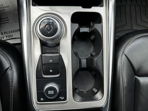 Used 2022 Ford Explorer XLT w/ Equipment Group 202A image 17