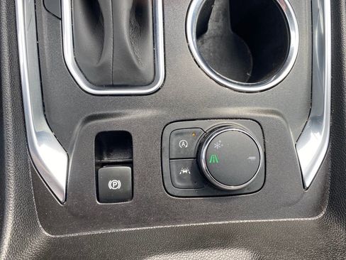 Used 2023 Chevrolet Traverse LT image 18