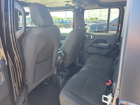 Used 2023 Jeep Wrangler Unlimited Sahara AWD/4WD image 12