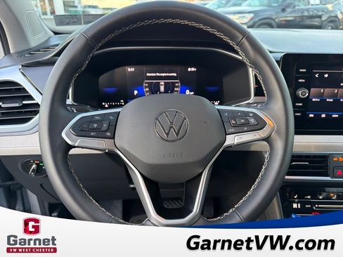 Certified 2025 Volkswagen Taos SE image 26