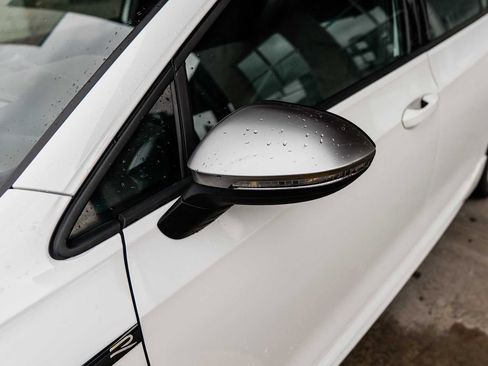 Used 2024 Volkswagen Golf R image 8