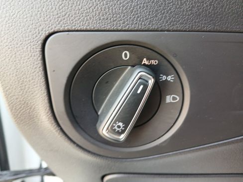 Used 2024 Volkswagen Tiguan SE FWD image 12