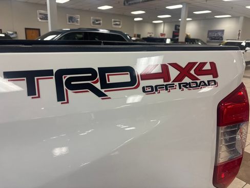 Used 2017 Toyota Tundra SR5 w/ TRD Off Road Package AWD/4WD image 11