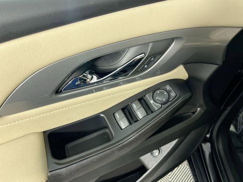 Used 2023 Chevrolet Traverse LT image 14