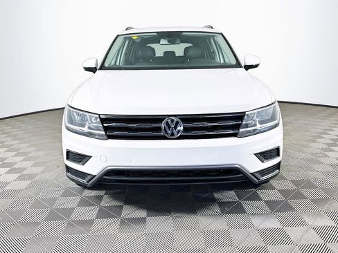 Used 2021 Volkswagen Tiguan SE w/ Panoramic Sunroof Package FWD image 4