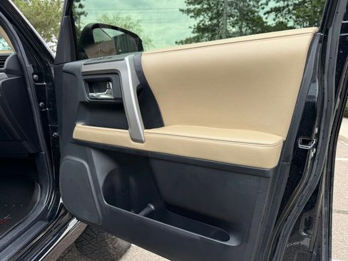 Used 2015 Toyota 4Runner Limited AWD/4WD image 23