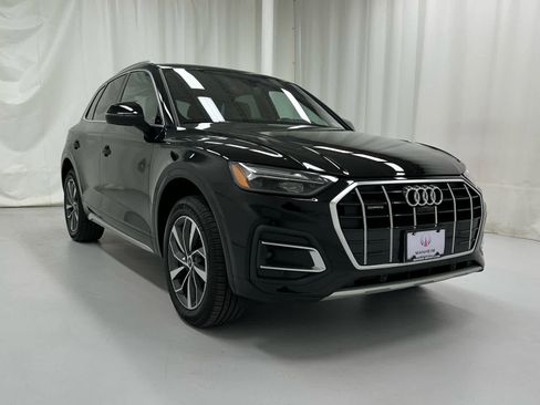 Used 2021 Audi Q5 Premium Plus w/ Premium Plus Package image 2