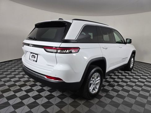 New 2025 Jeep Grand Cherokee Laredo image 4