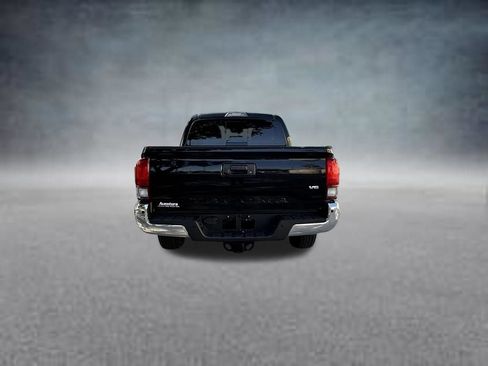 Used 2018 Toyota Tacoma SR5 RWD image 6