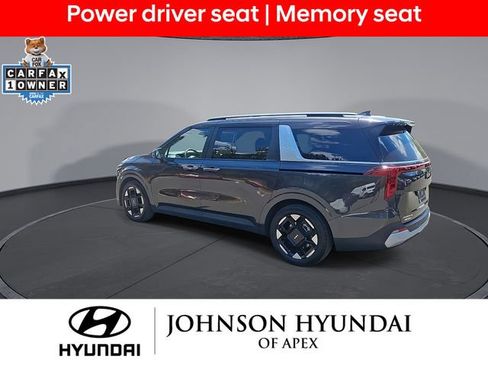 Used 2025 Kia Carnival EX FWD image 5