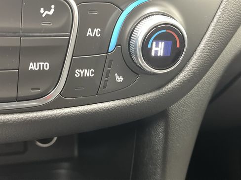 Used 2023 Chevrolet Equinox LT w/ Driver Convenience Package image 21