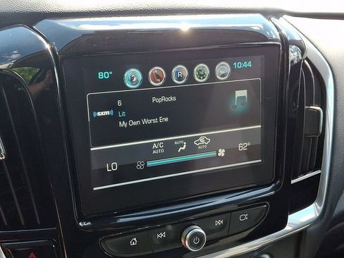 Used 2018 Chevrolet Traverse LT FWD image 16