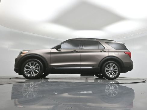 Used 2021 Ford Explorer XLT w/ Equipment Group 202A RWD image 50
