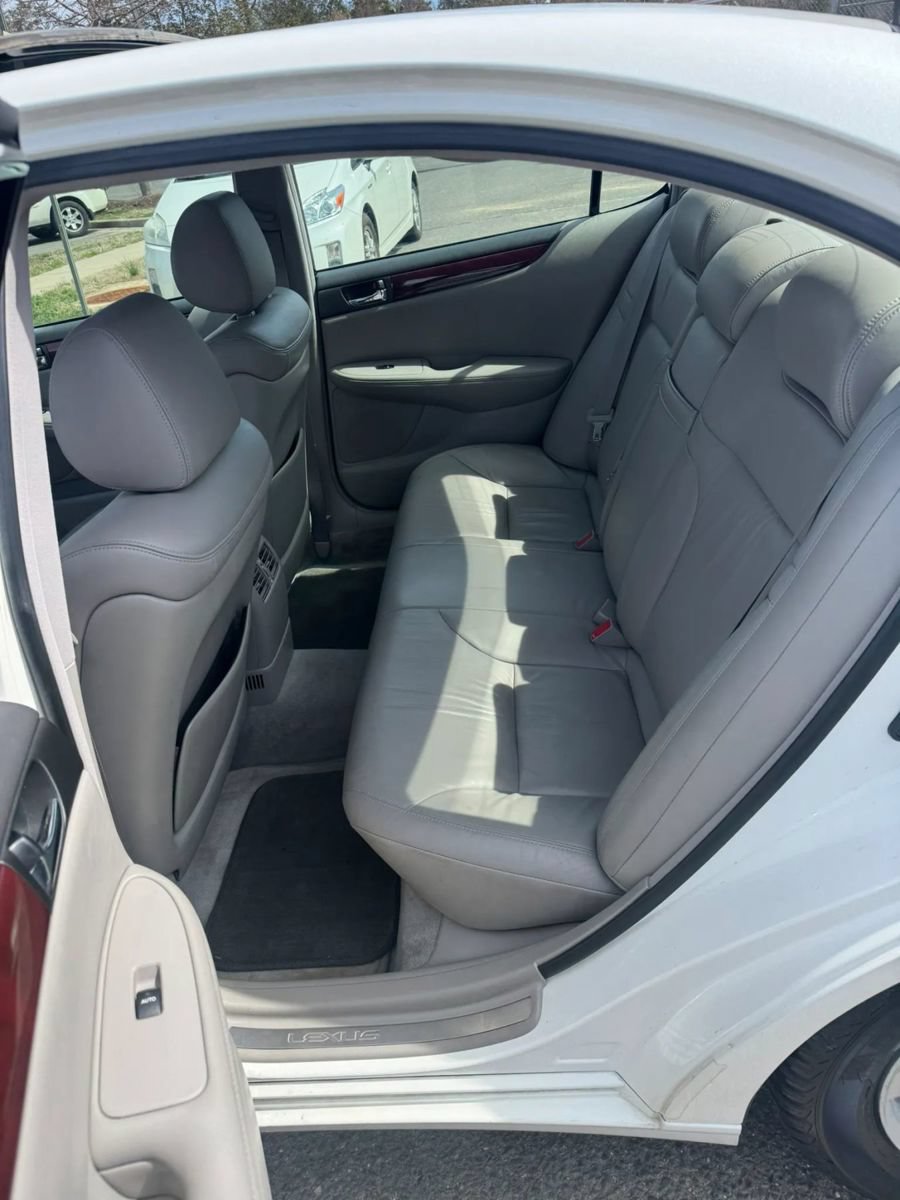Used 2003 Lexus ES 330 w/ Premium Pkg FWD image 30