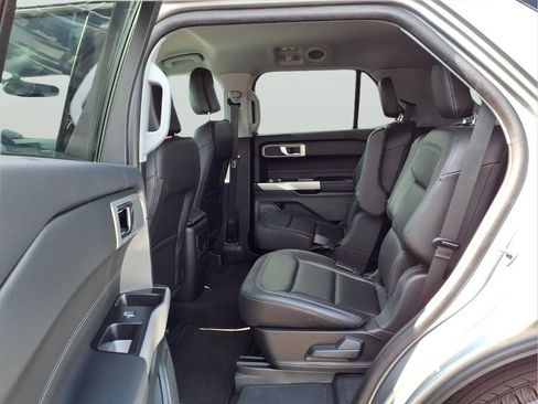 Used 2024 Ford Explorer XLT w/ Equipment Group 202A AWD/4WD image 11