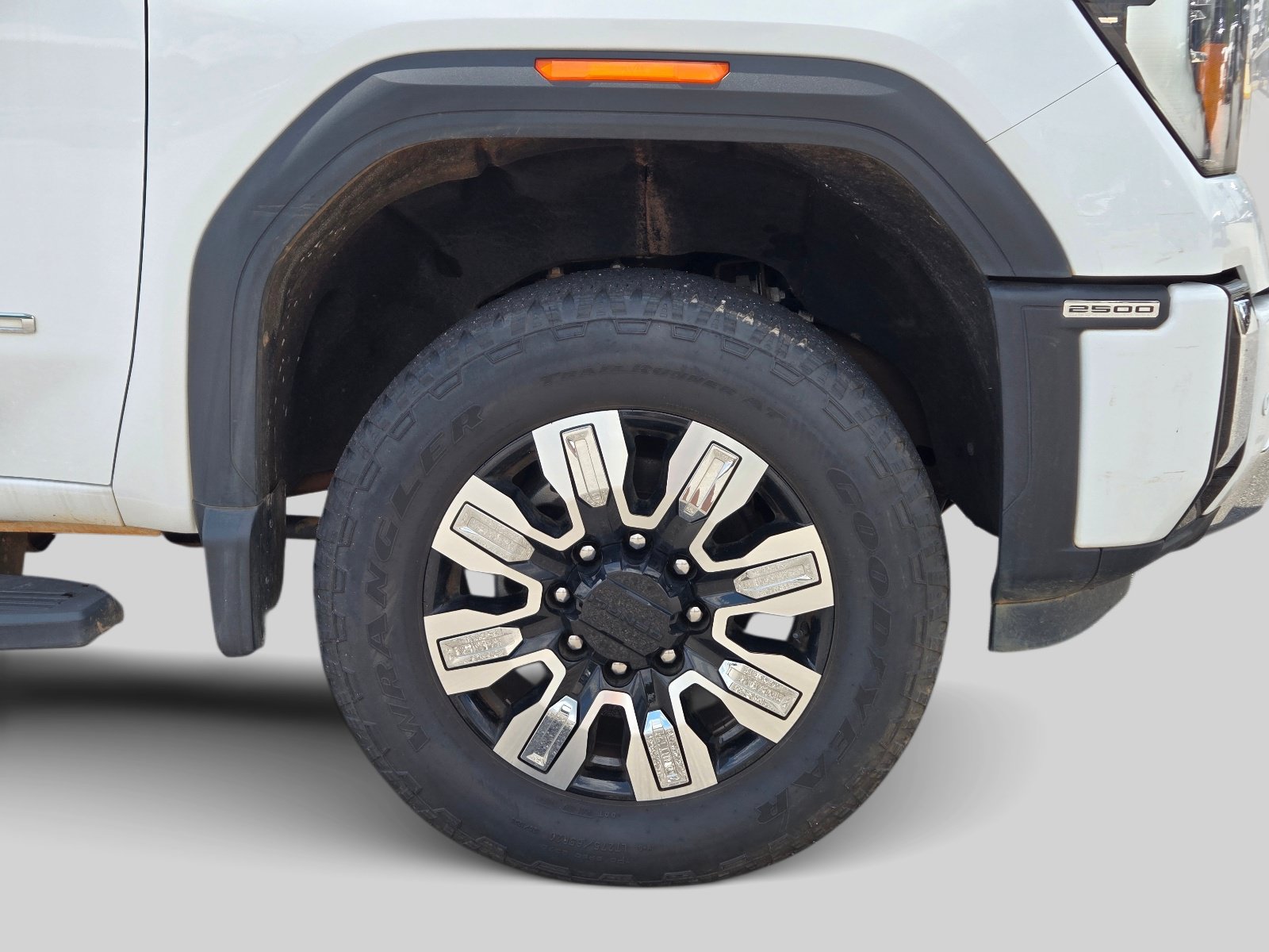 Used 2025 GMC Sierra 2500 Denali AWD/4WD image 4