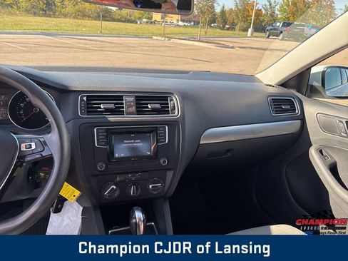 Used 2017 Volkswagen Jetta S image 28