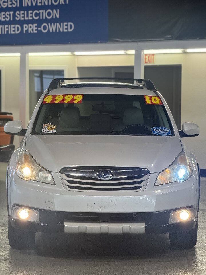 Used 2010 Subaru Outback 2.5i Limited AWD/4WD image 2