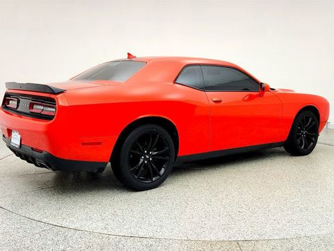 Used 2017 Dodge Challenger SXT Plus image 5