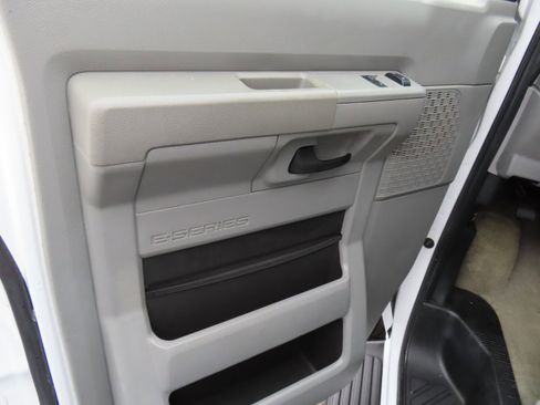 Used 2014 Ford E-350 and Econoline 350 XLT image 10