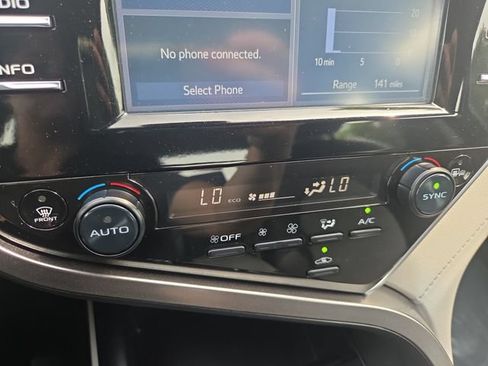 Used 2018 Toyota Camry XLE FWD image 22