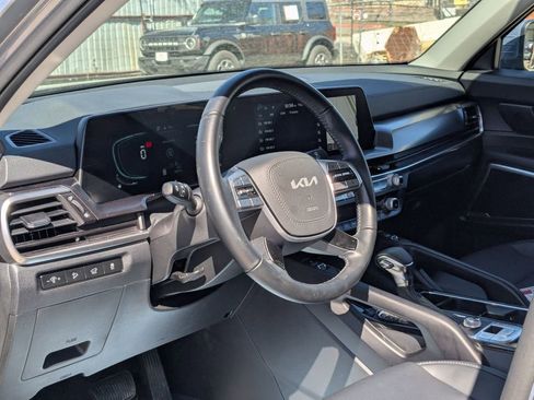Used 2025 Kia Telluride S image 14