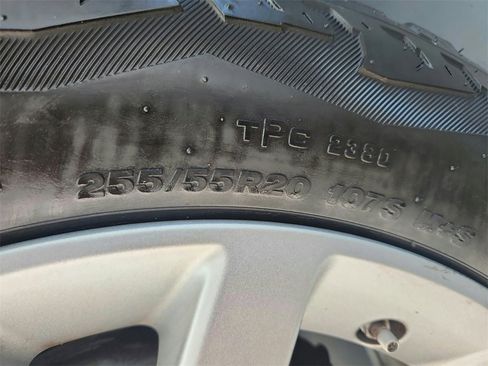 Used 2017 Land Rover Discovery HSE image 41