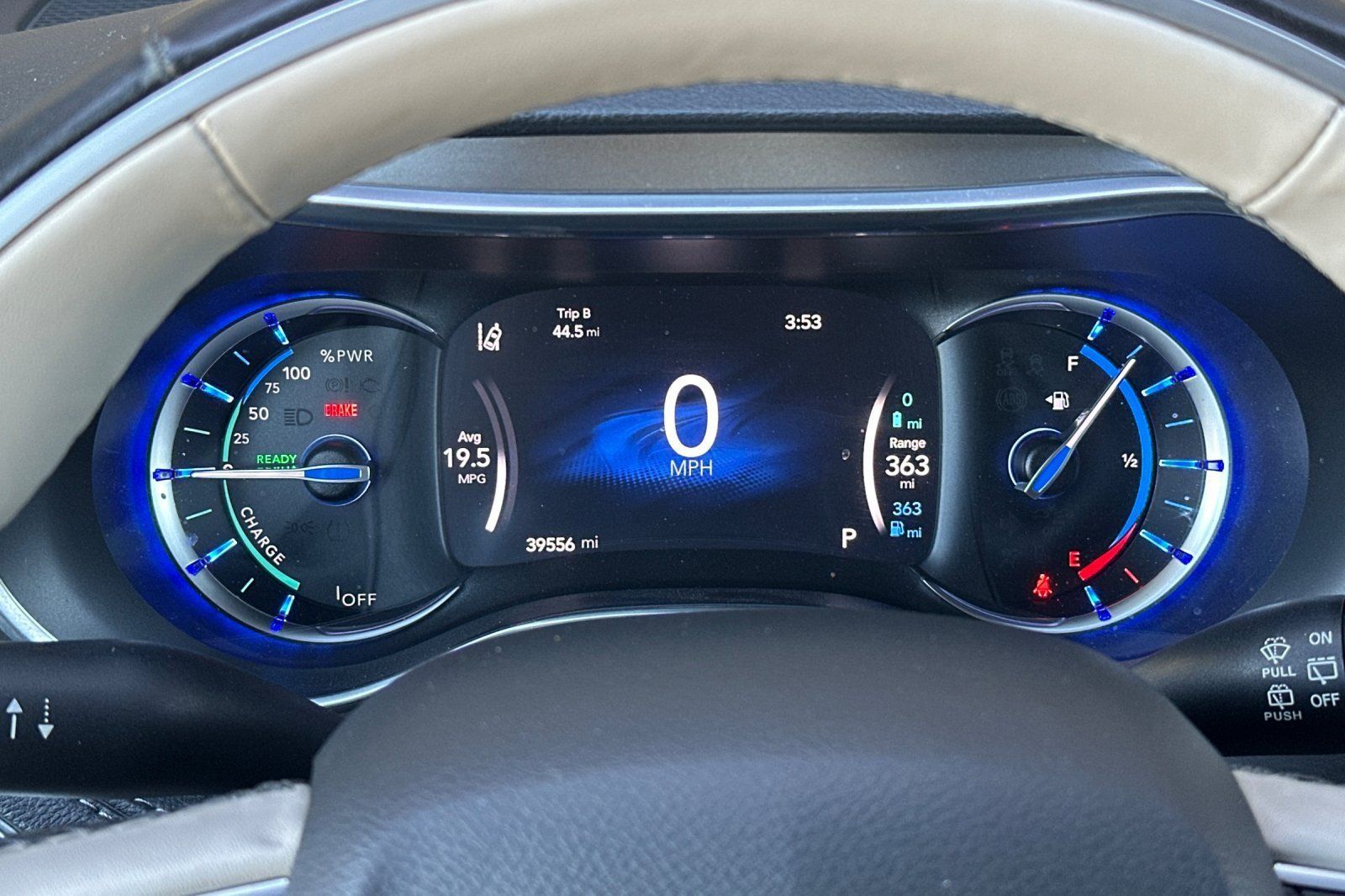 Used 2019 Chrysler Pacifica Limited w/ Advanced Safetytec Group FWD image 26