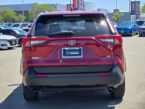 Used 2021 Toyota RAV4 LE FWD image 6