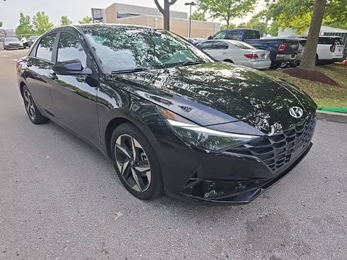 Used 2023 Hyundai Elantra SEL w/ Convenience Package FWD image 2
