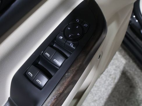 Used 2022 GMC Acadia Denali w/ Denali Ultimate Package image 16