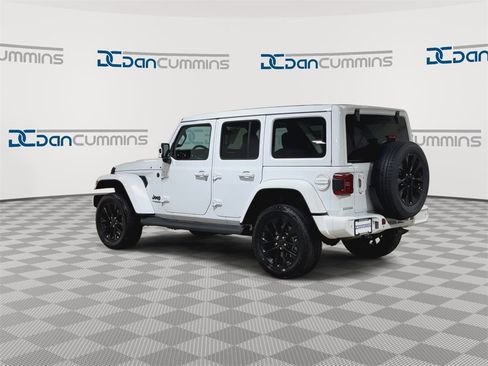 Used 2021 Jeep Wrangler Unlimited Sahara image 6